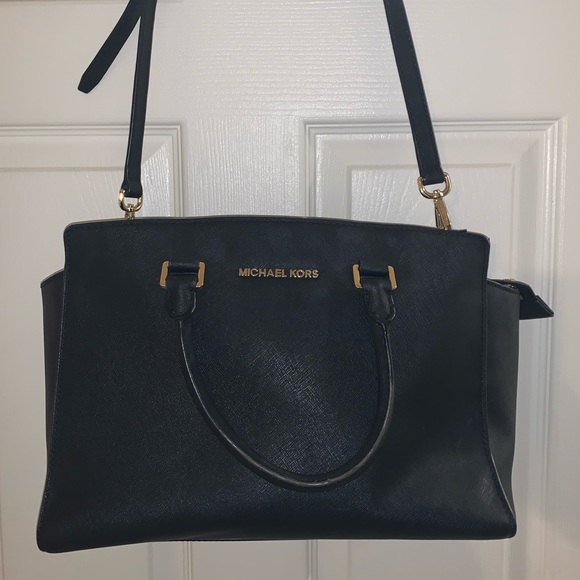 Michael Kors Handbags - Used Michael Kors Selma Handbag